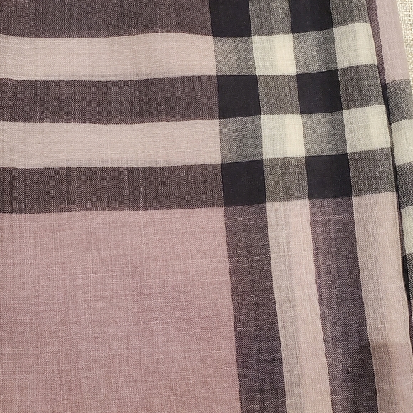 BURBERRY Lightweight Scarf - Picture 8 of 8